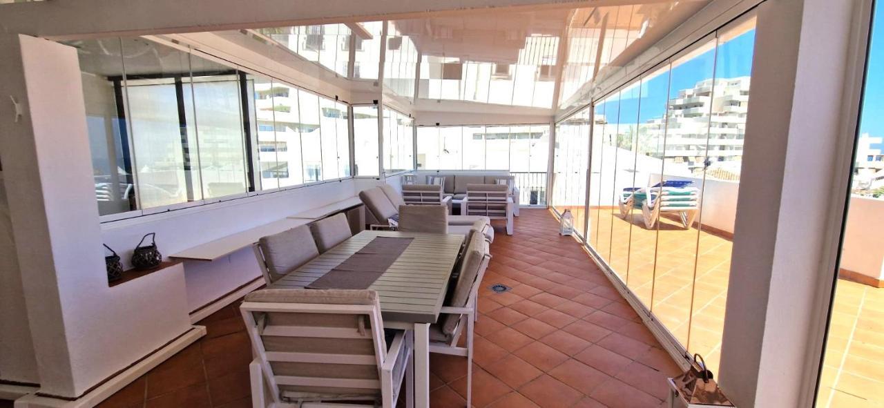 2 Bed. Amazing Sea Views *