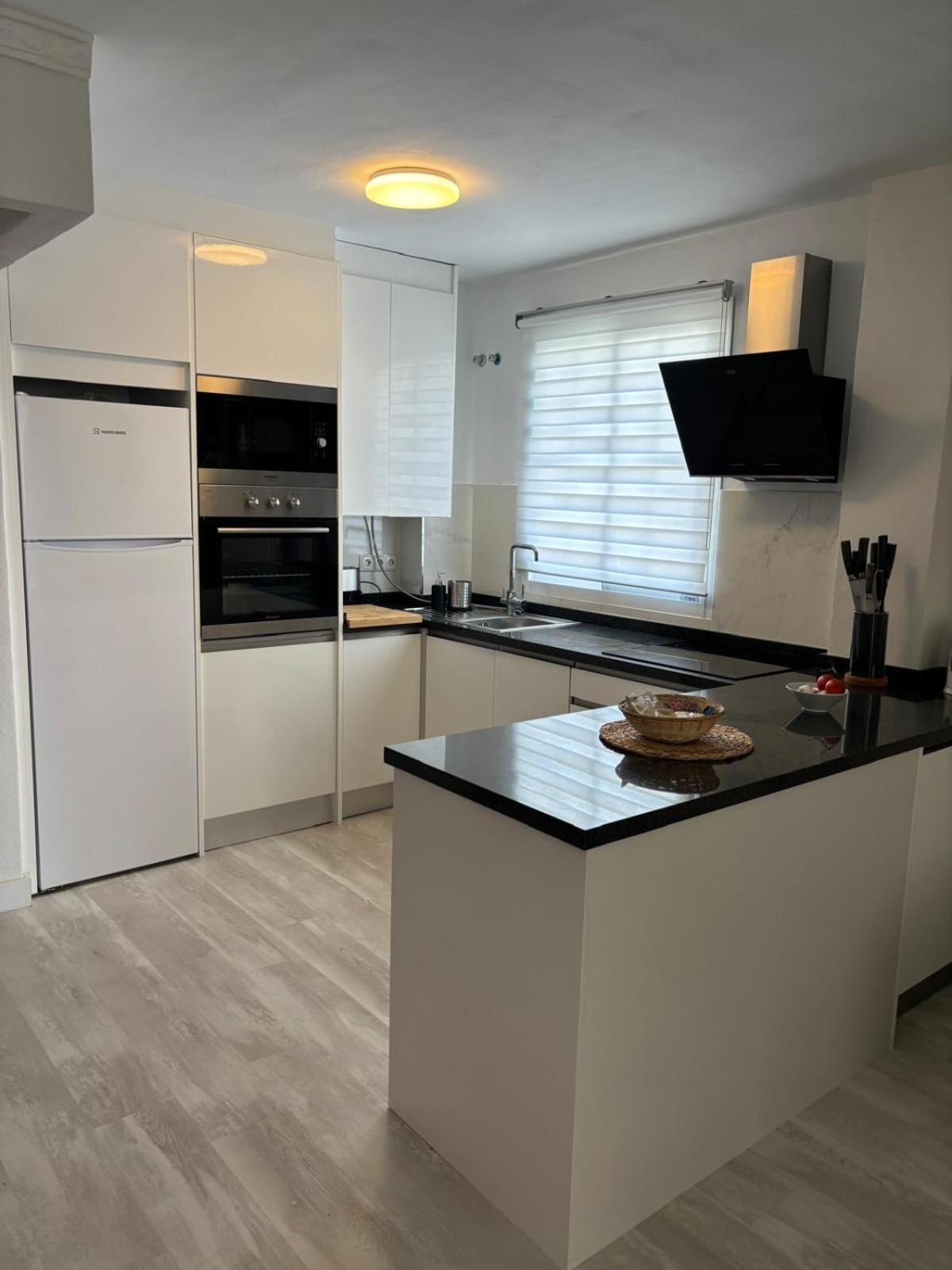 2 Bed. Amazing Sea Views Benalmádena